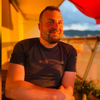 Kontaktiere uns auf WhatsApp